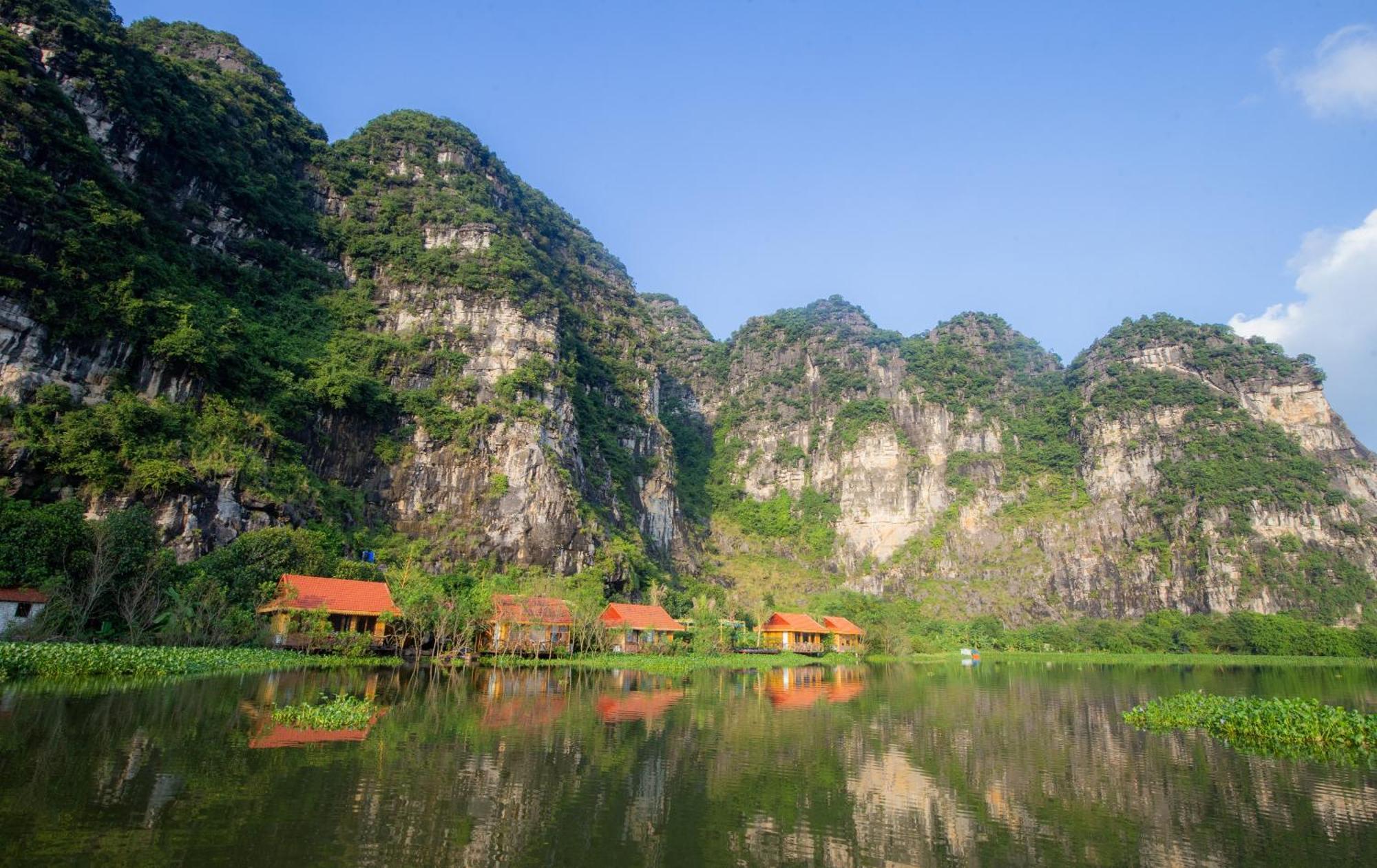 Xuan Son Lakeside Bungalow Ninh Bình Exteriör bild