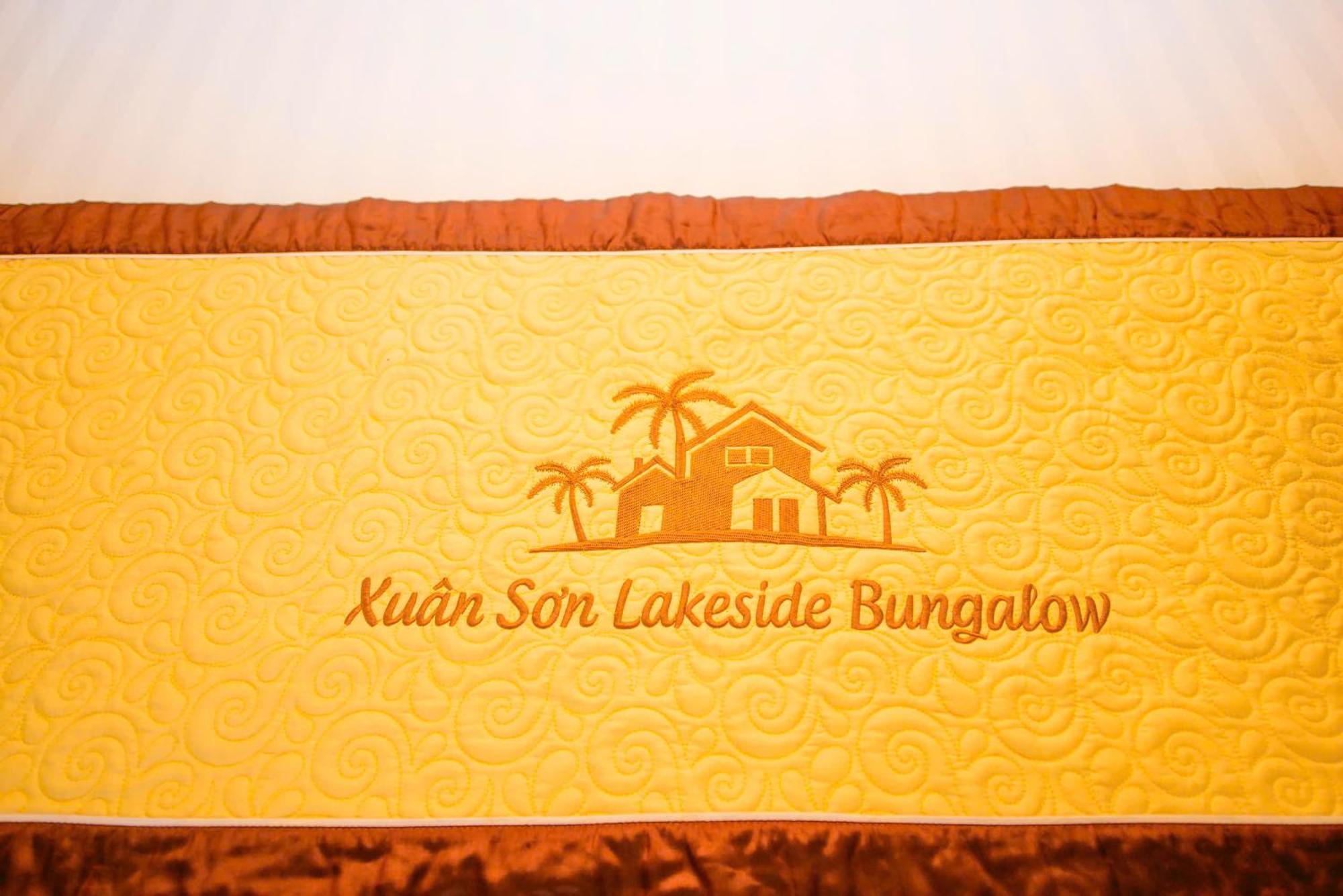 Xuan Son Lakeside Bungalow Ninh Bình Exteriör bild